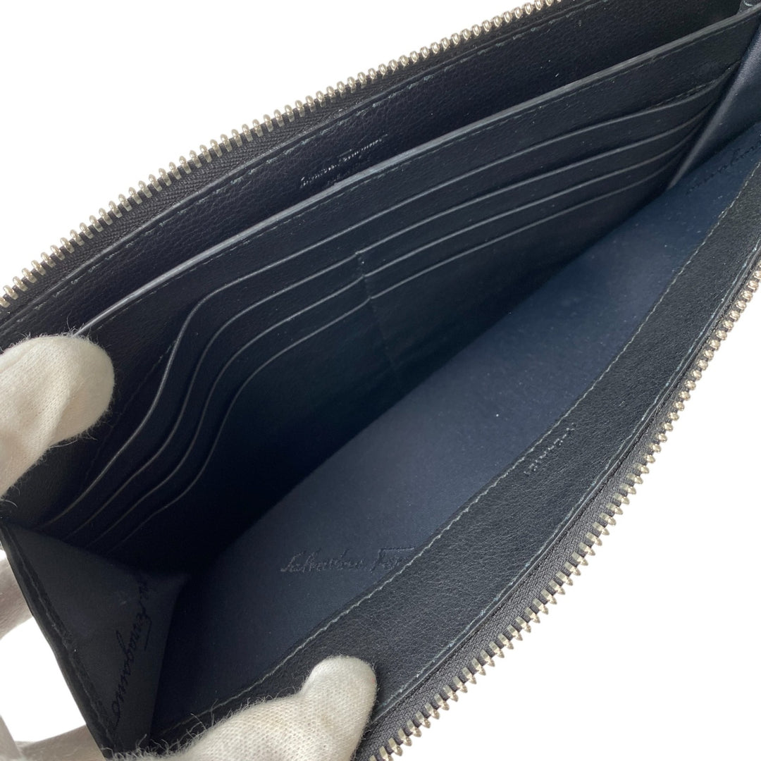 美品 フェラガモ FERRAGAMO レディース クラッチバッグ ロゴスタッズ 24-A121