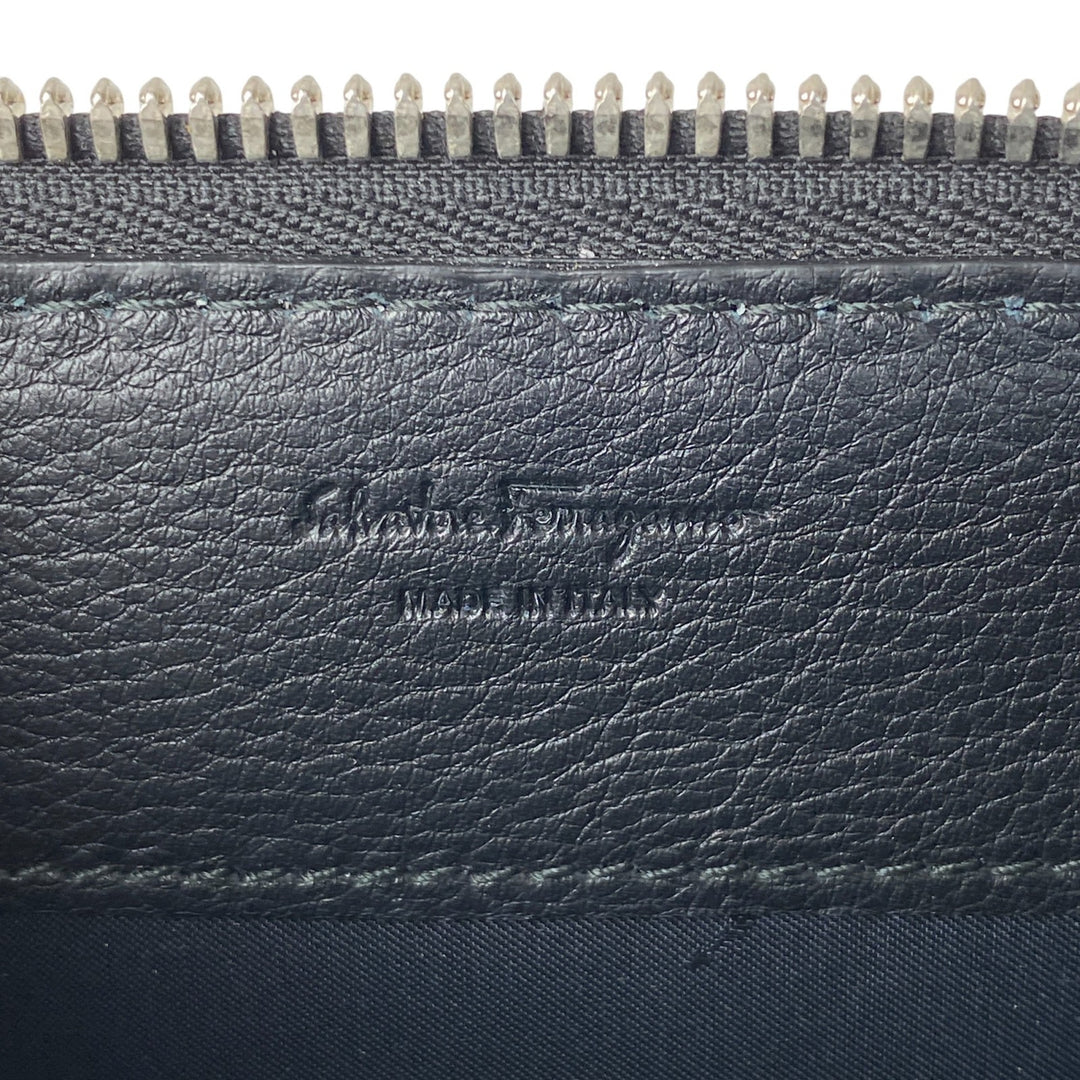 美品 フェラガモ FERRAGAMO レディース クラッチバッグ ロゴスタッズ 24-A121