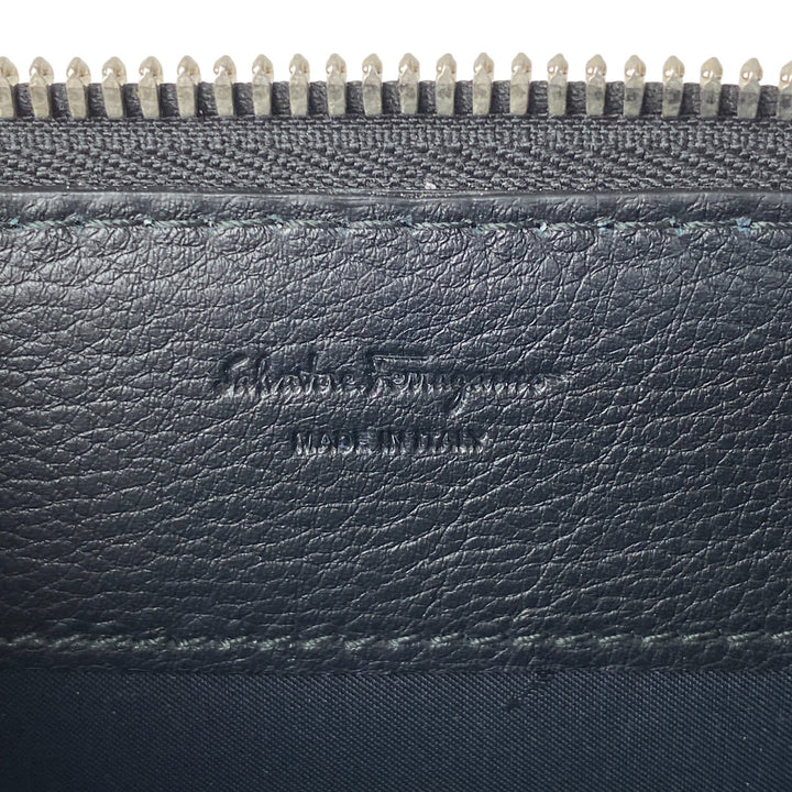 美品 フェラガモ FERRAGAMO レディース クラッチバッグ ロゴスタッズ 24-A121