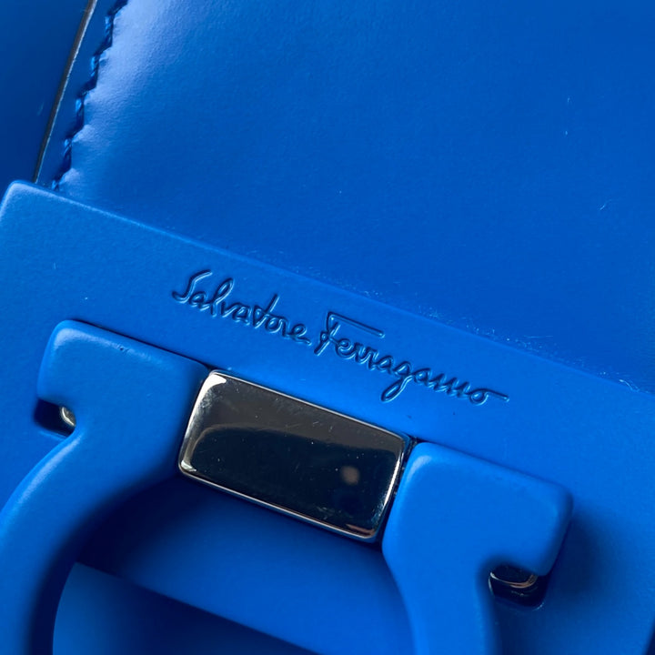 未使用 フェラガモ Ferragamo レディース ミニハンドバッグ ガンチーニ