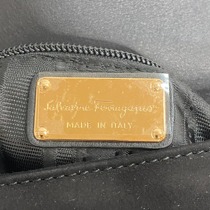 美品 サルヴァトーレフェラガモ Ferragamo レディース ショルダーバッグ 斜めがけ クロスボディ