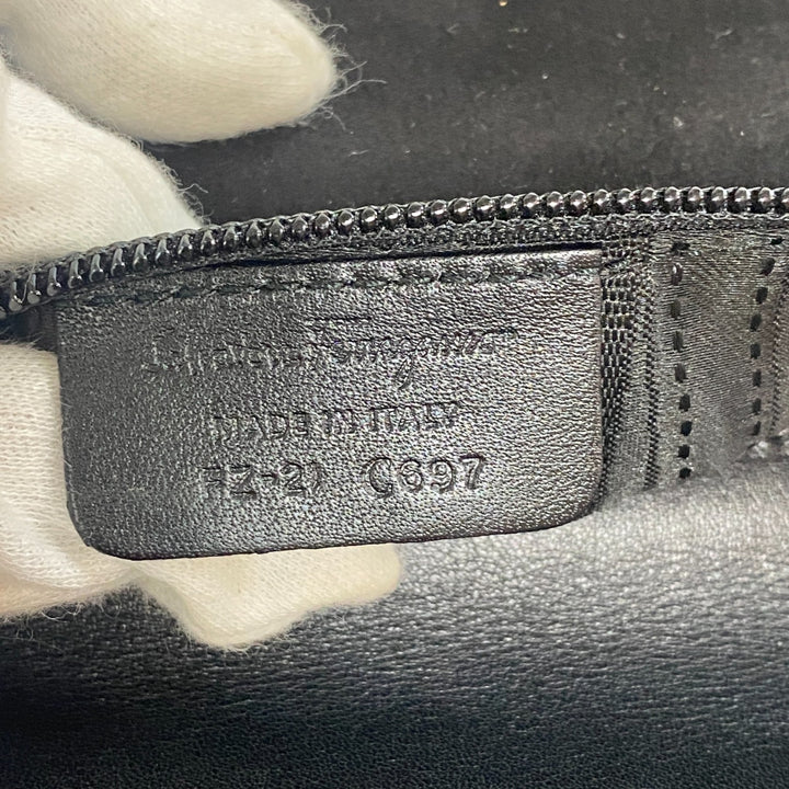 美品 サルヴァトーレフェラガモ Ferragamo レディース ショルダーバッグ 斜めがけ クロスボディ