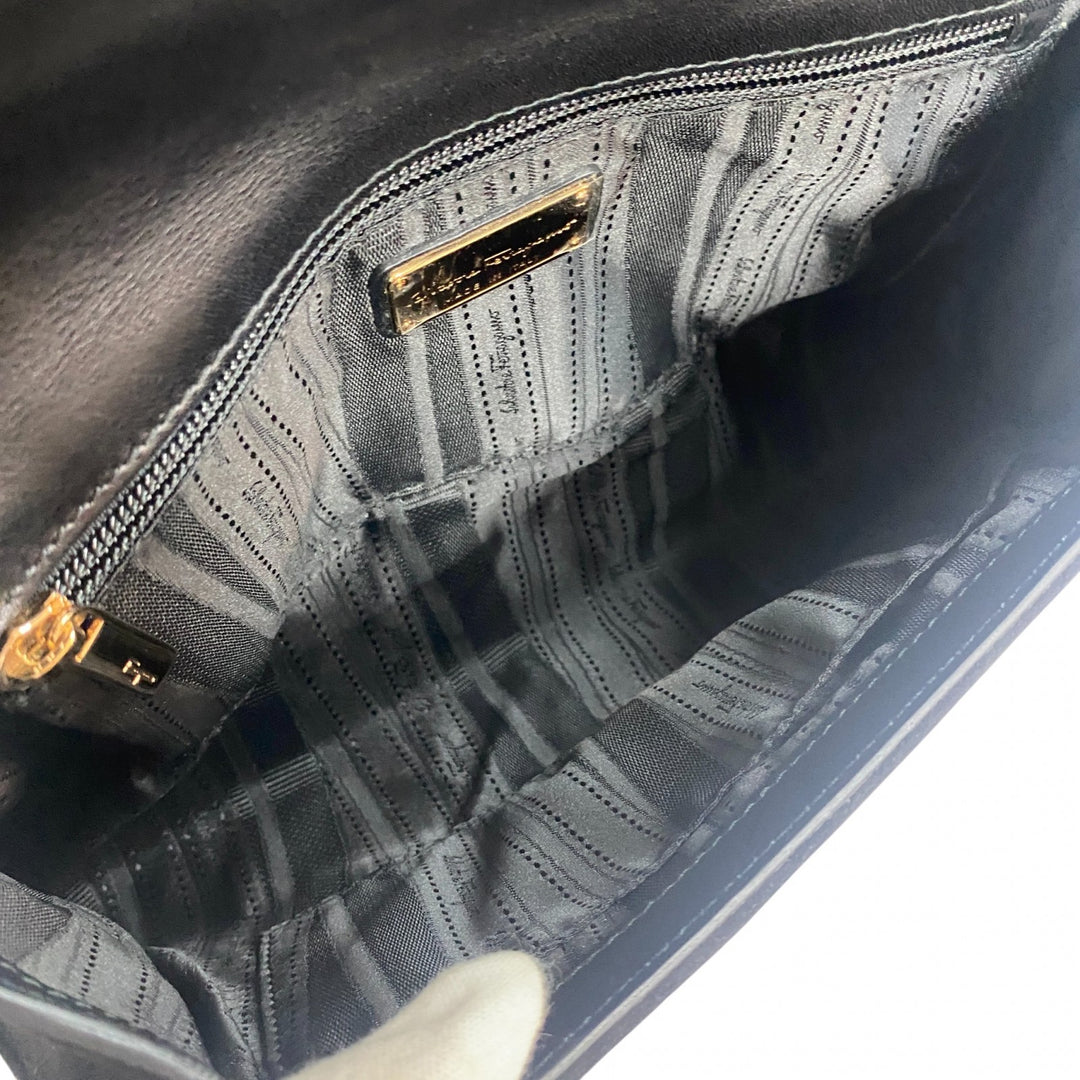 美品 サルヴァトーレフェラガモ Ferragamo レディース ショルダーバッグ 斜めがけ クロスボディ