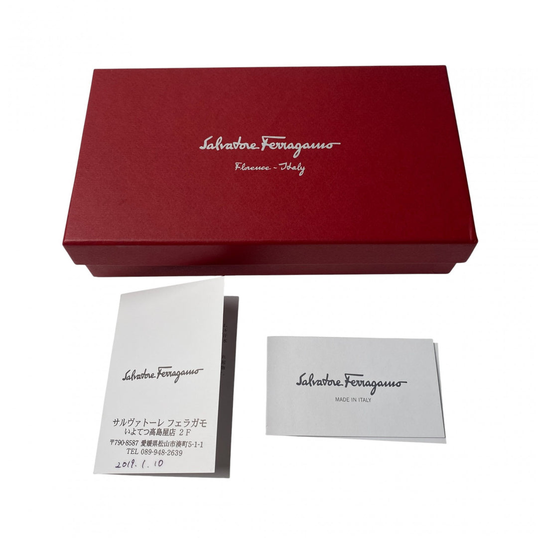未使用 サルヴァトーレフェラガモ Salvatore Ferragamo 長財布 パスケース付き