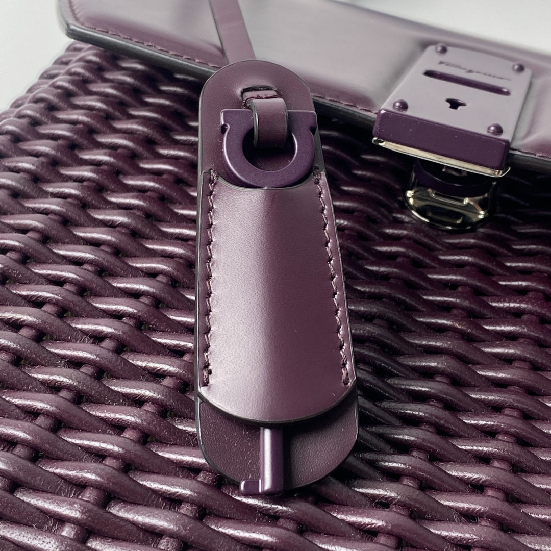 フェラガモ FERRAGAMO レディース 編み込み ガンチーニ 2way ショルダーバッグ ハンドバッグ GG-211063 斜めがけ クロスボディ