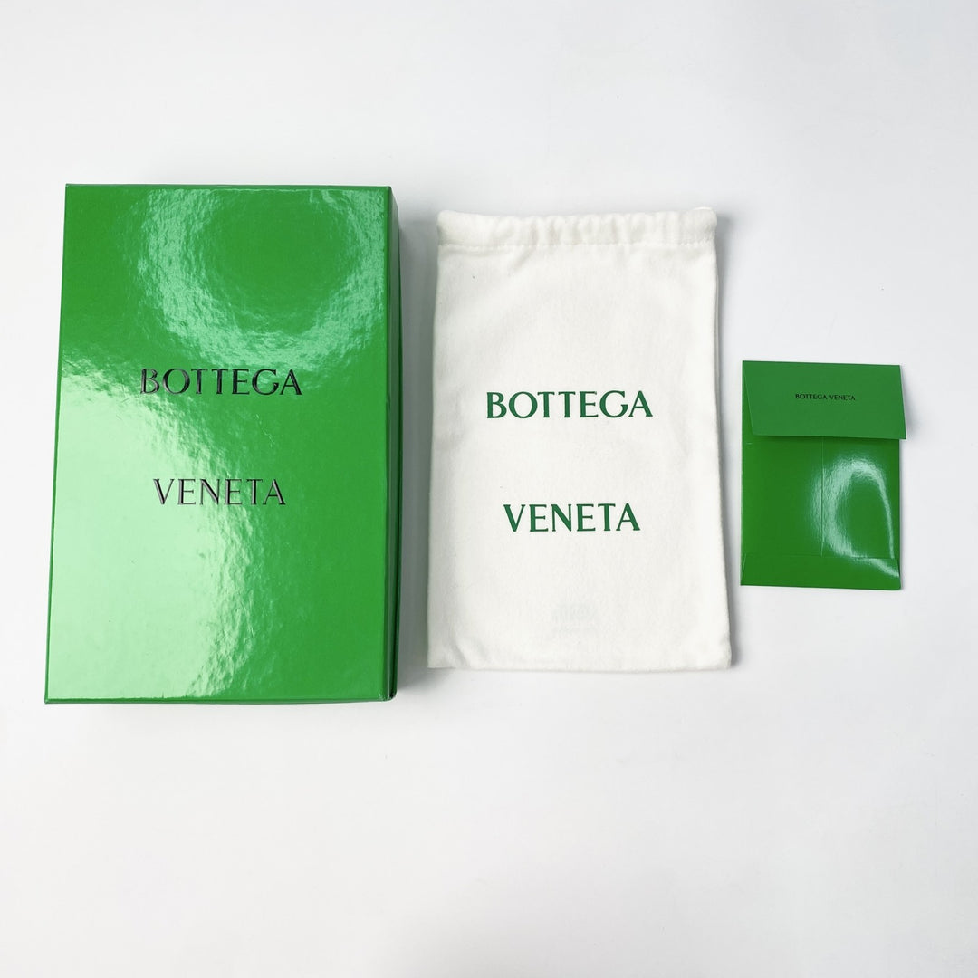 美品 ボッテガヴェネタ BOTTEGA VENETA レディース カセット マキシ 長財布 ラウンドジップ