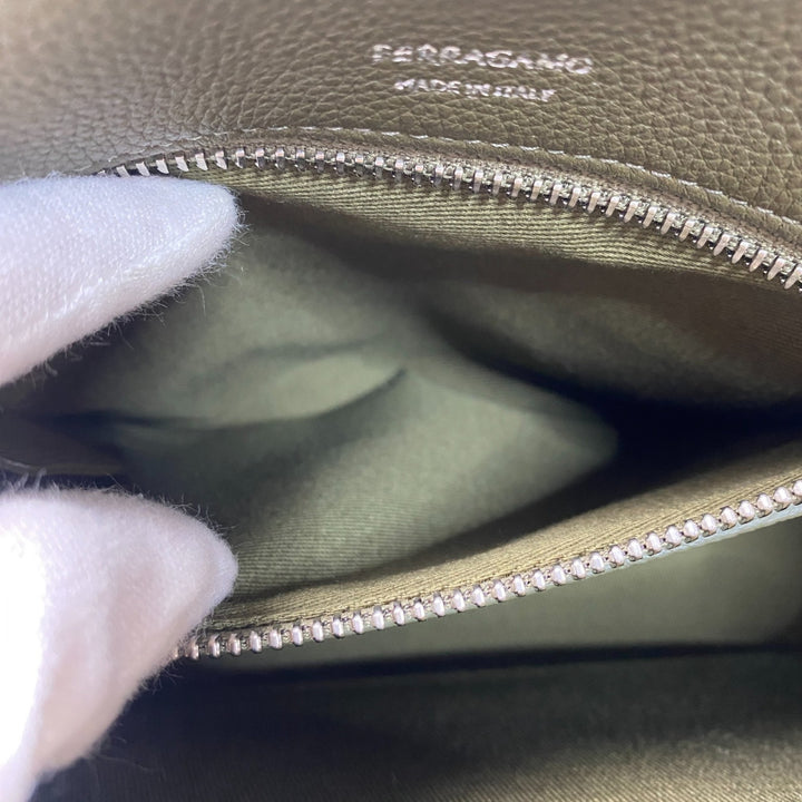 美品 フェラガモ Ferragamo フィアマ Fiamma ショルダーバッグ 斜めがけ クロスボディ メンズ