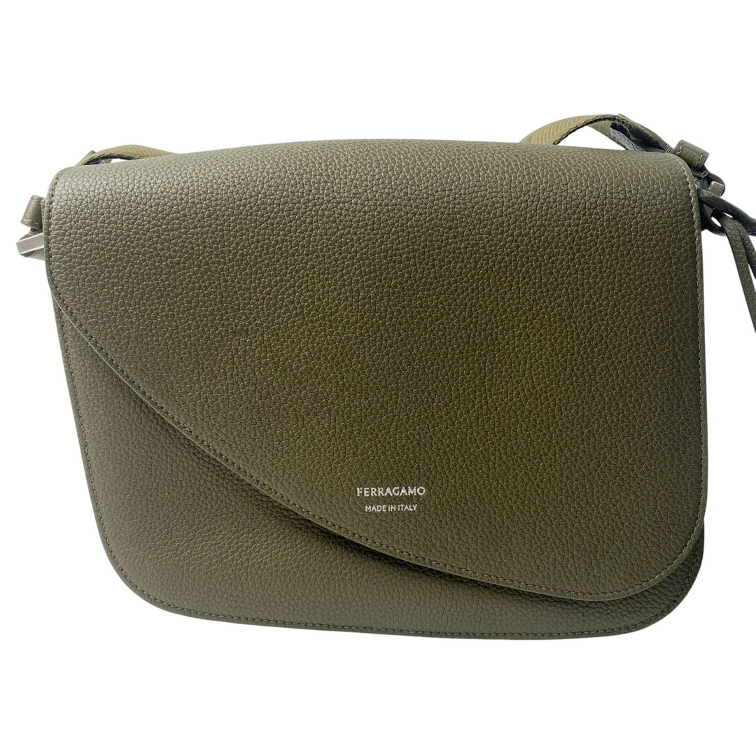 美品 フェラガモ Ferragamo フィアマ Fiamma ショルダーバッグ 斜めがけ クロスボディ メンズ