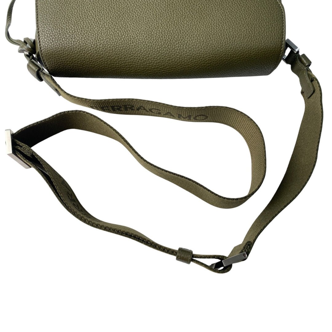 美品 フェラガモ Ferragamo フィアマ Fiamma ショルダーバッグ 斜めがけ クロスボディ メンズ