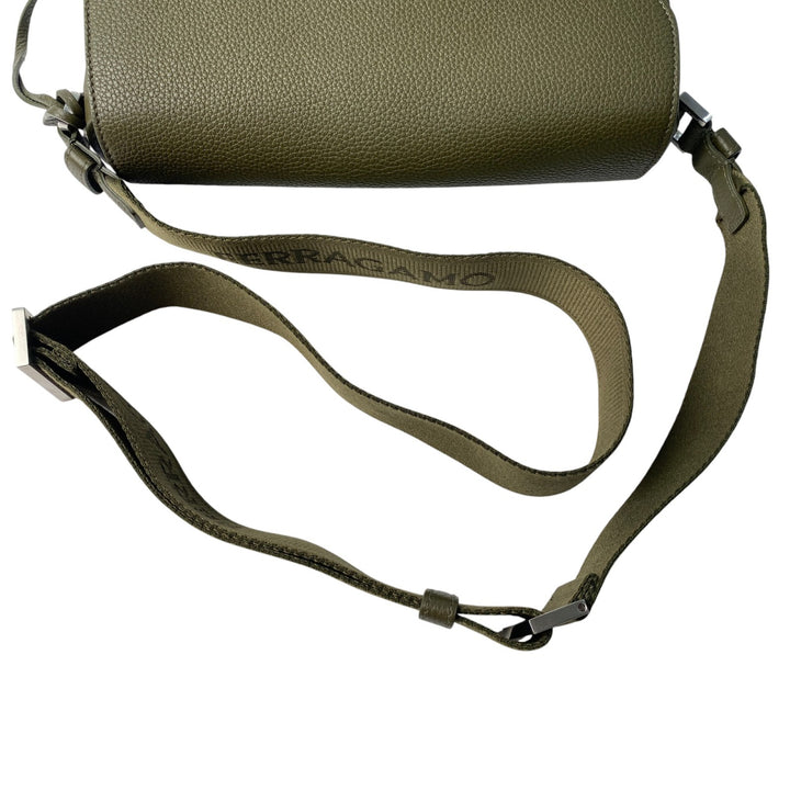 美品 フェラガモ Ferragamo フィアマ Fiamma ショルダーバッグ 斜めがけ クロスボディ メンズ