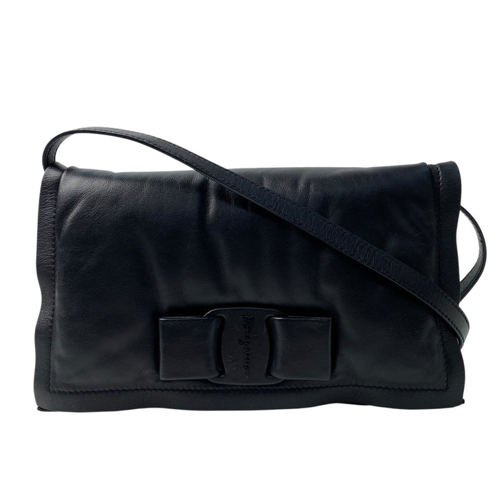 サルヴァトーレフェラガモ Salvatore Ferragamo レディース ショルダーバッグ 斜めがけ クロスボディ 黒