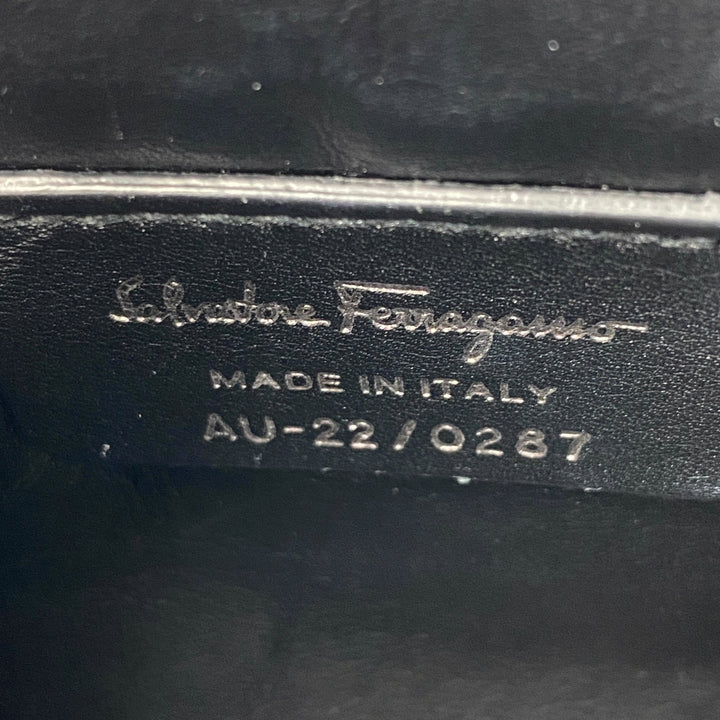 サルヴァトーレフェラガモ Salvatore Ferragamo レディース ショルダーバッグ 斜めがけ クロスボディ 黒