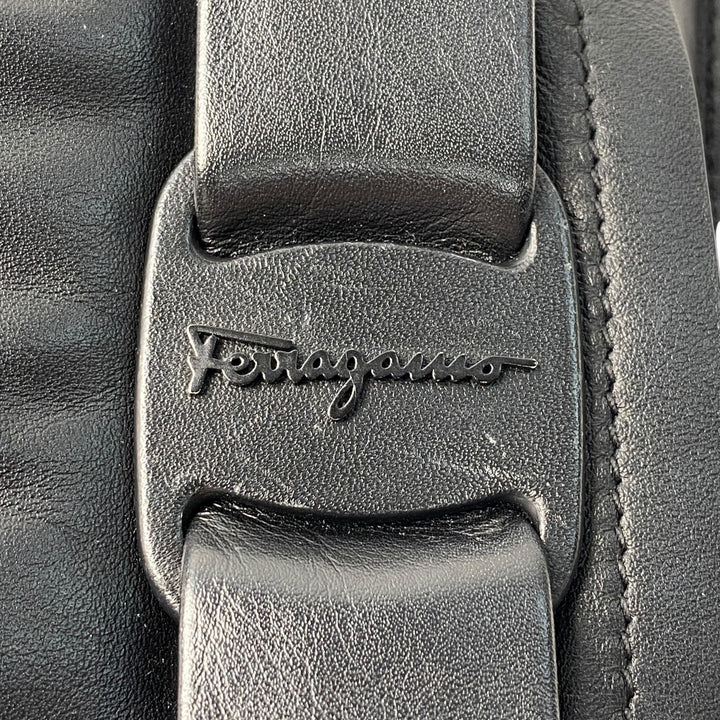 サルヴァトーレフェラガモ Salvatore Ferragamo レディース ショルダーバッグ 斜めがけ クロスボディ 黒