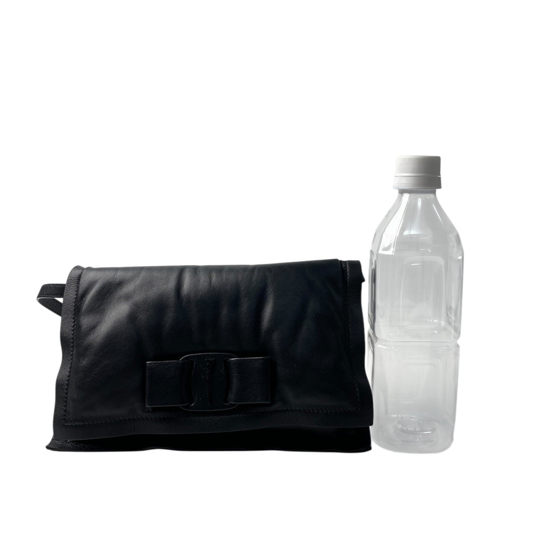 サルヴァトーレフェラガモ Salvatore Ferragamo レディース ショルダーバッグ 斜めがけ クロスボディ 黒