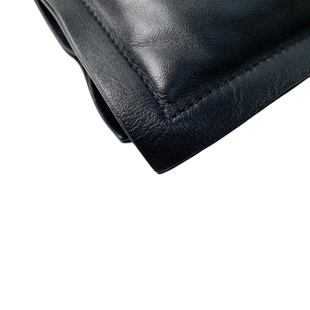 サルヴァトーレフェラガモ Salvatore Ferragamo レディース ショルダーバッグ 斜めがけ クロスボディ 黒