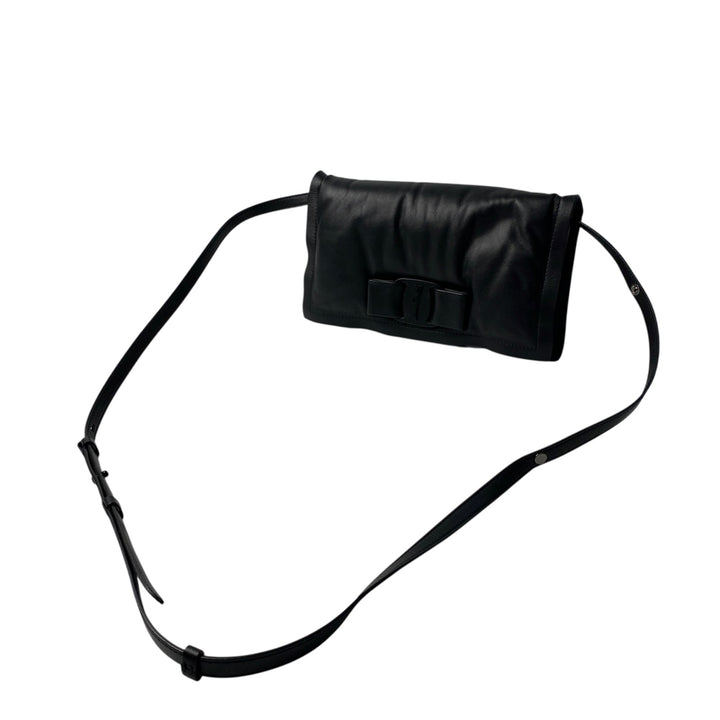 サルヴァトーレフェラガモ Salvatore Ferragamo レディース ショルダーバッグ 斜めがけ クロスボディ 黒