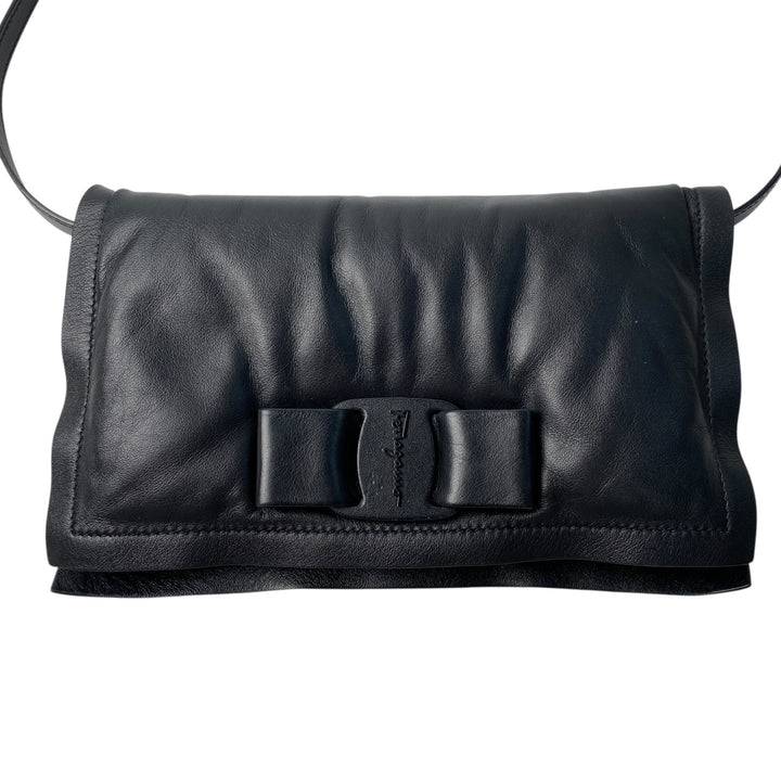 サルヴァトーレフェラガモ Salvatore Ferragamo レディース ショルダーバッグ 斜めがけ クロスボディ 黒