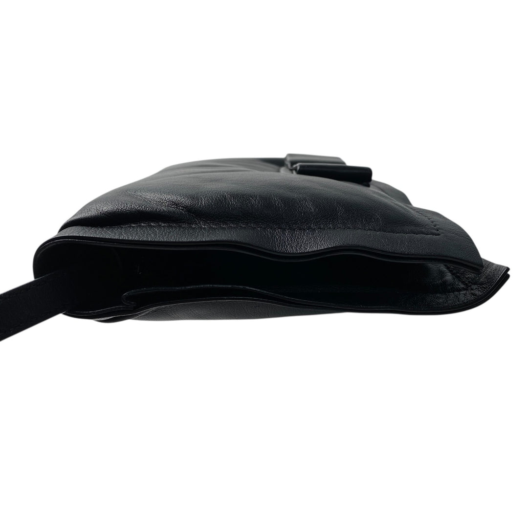 サルヴァトーレフェラガモ Salvatore Ferragamo レディース ショルダーバッグ 斜めがけ クロスボディ 黒