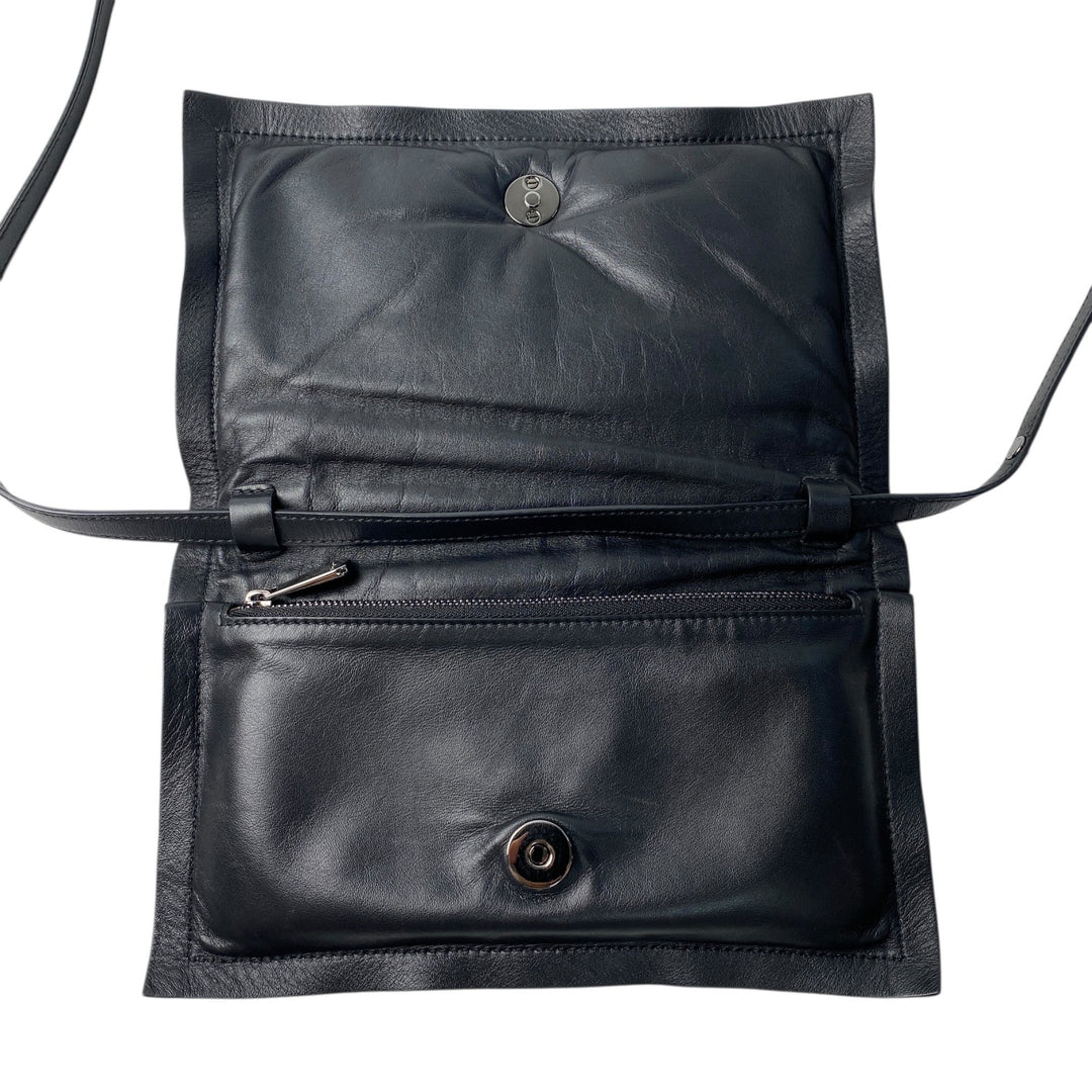 サルヴァトーレフェラガモ Salvatore Ferragamo レディース ショルダーバッグ 斜めがけ クロスボディ 黒