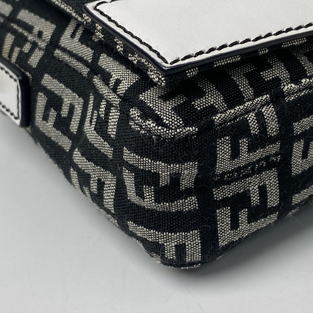 未使用 フェンディ FENDI ズッカ柄 ミニハンドバッグ キャンバス レザー レディース