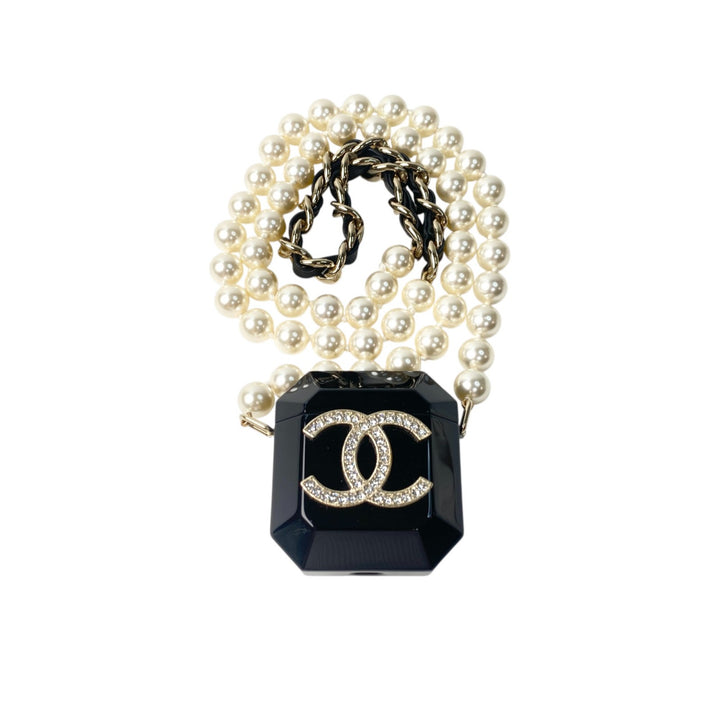 未使用 シャネル CHANEL レディース フェイクパール AirPodsケース ショルダー B21 AB6425