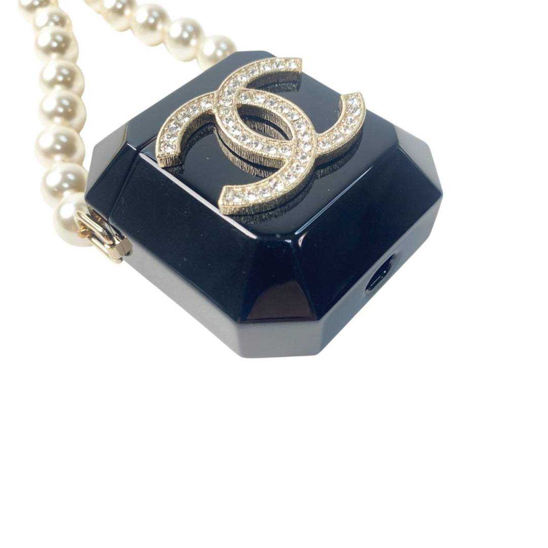 未使用 シャネル CHANEL レディース フェイクパール AirPodsケース ショルダー B21 AB6425