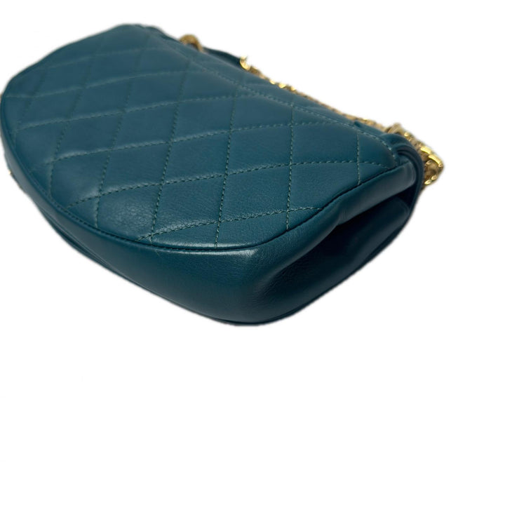 シャネル CHANEL マトラッセ チェーンショルダーバッグ 28番台 斜めがけ クロスボディ レディース