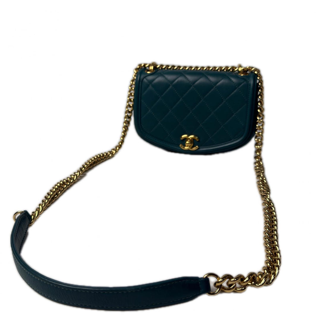 シャネル CHANEL マトラッセ チェーンショルダーバッグ 28番台 斜めがけ クロスボディ レディース