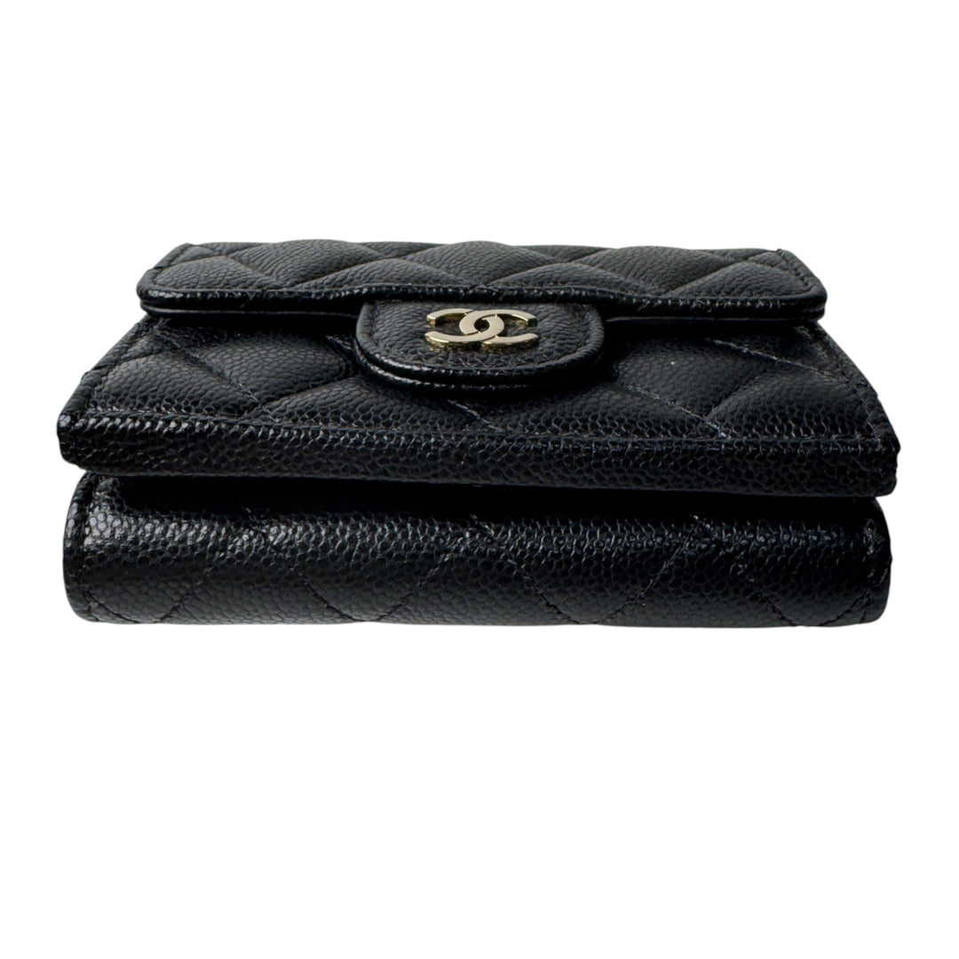 美品 シャネル CHANEL マトラッセ キャビアスキン 三つ折り財布 ランダム レディース