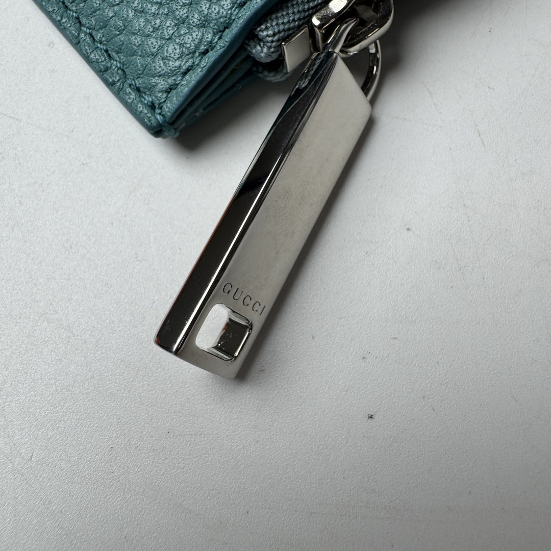 未使用 グッチ GUCCI ロゴマニア フラグメントケース 835073 レディース