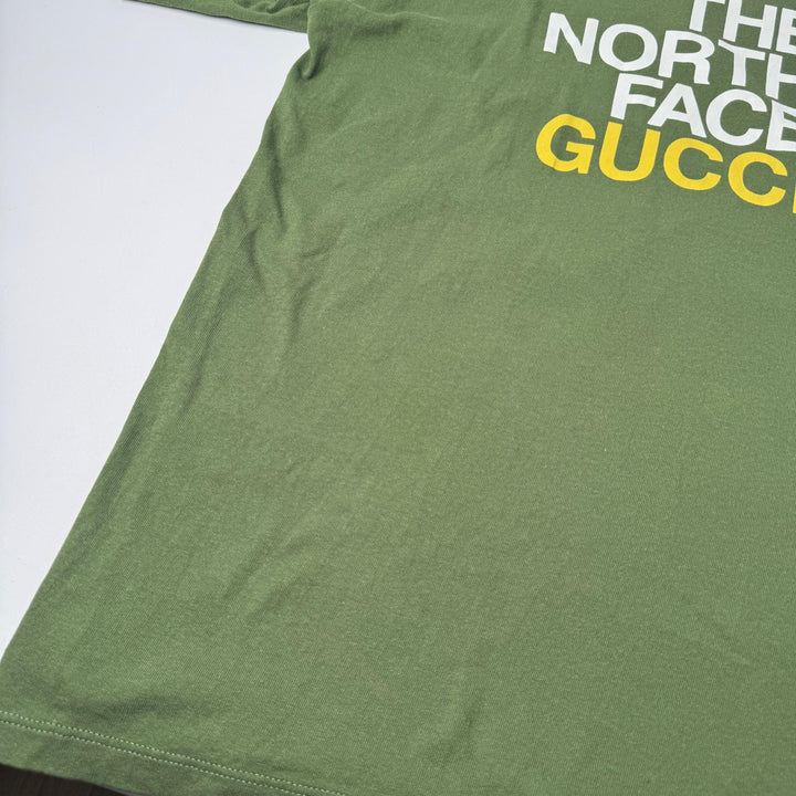 美品 グッチ×ノースフェイス GUCCI × THE NORTH FACE コラボ Tシャツ 猫 カーキ グリーン 616036 XJDRD 3450 メンズ