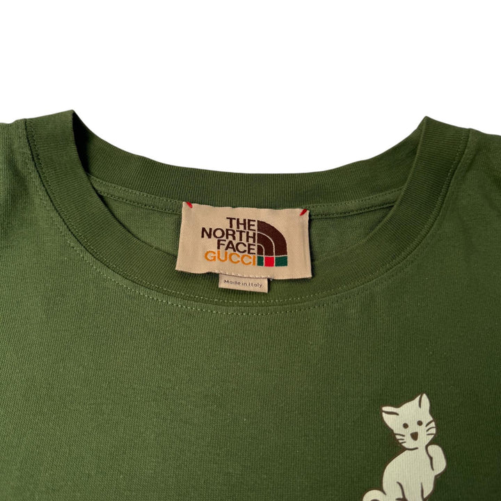 美品 グッチ×ノースフェイス GUCCI × THE NORTH FACE コラボ Tシャツ 猫 カーキ グリーン 616036 XJDRD 3450 メンズ