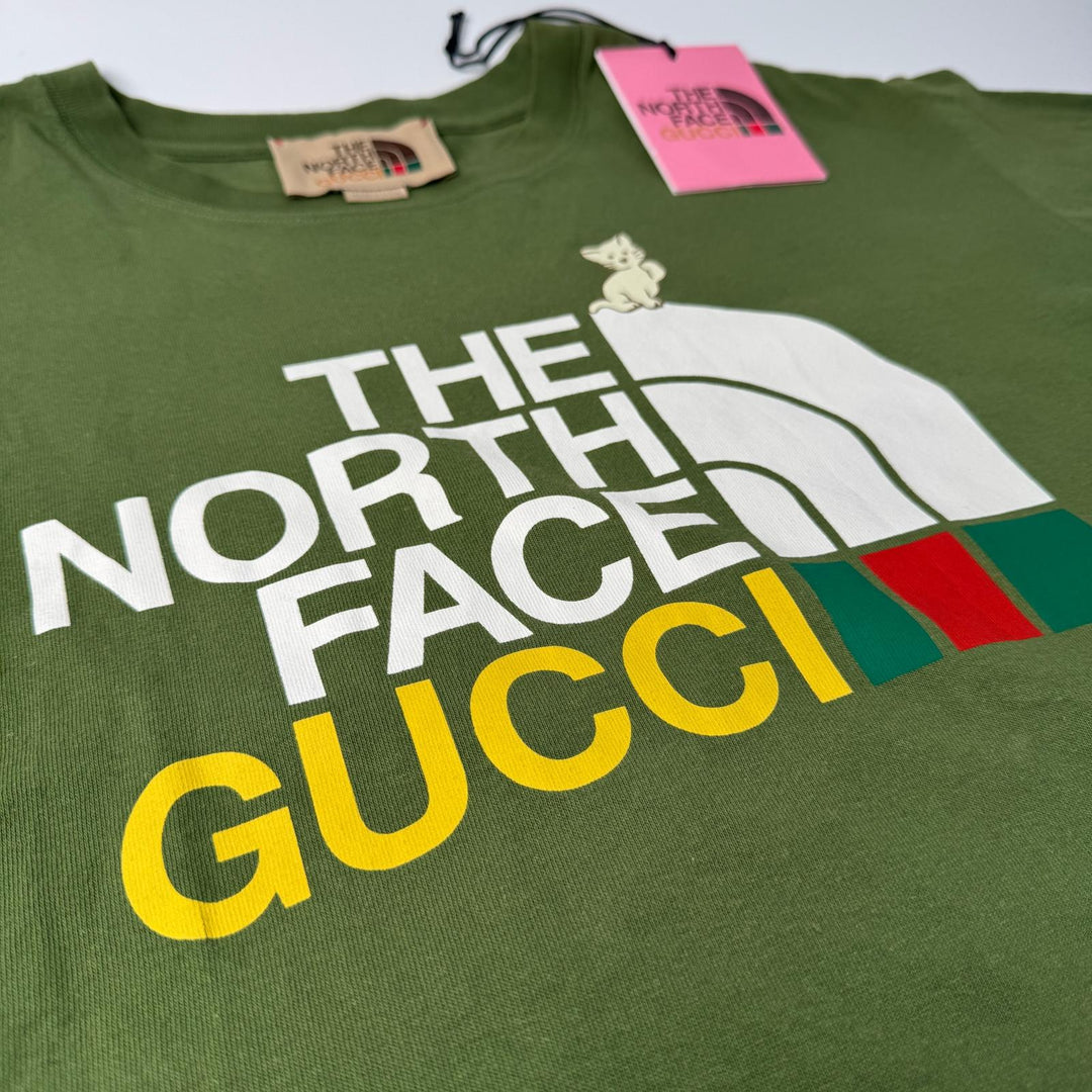 美品 グッチ×ノースフェイス GUCCI × THE NORTH FACE コラボ Tシャツ 猫 カーキ グリーン 616036 XJDRD 3450 メンズ
