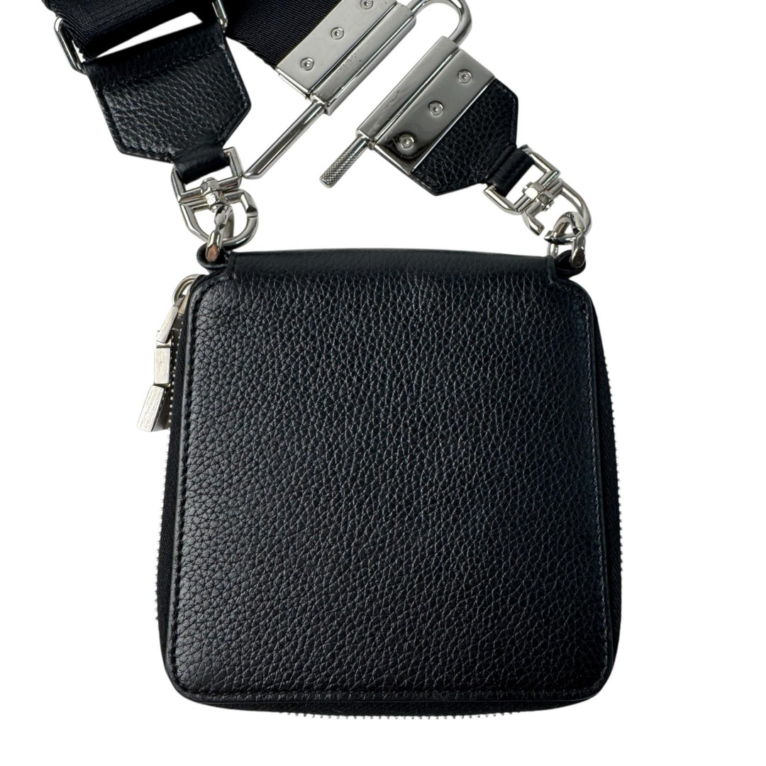 ジバンシィ Givenchy 4Gロゴ グレインレザー ショルダーストラップ付ウォレット 黒 斜めがけ クロスボディ メンズ