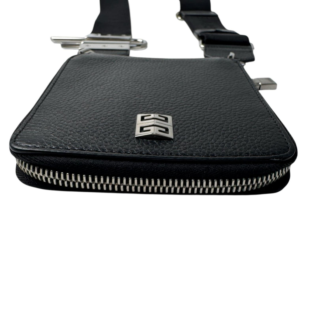ジバンシィ Givenchy 4Gロゴ グレインレザー ショルダーストラップ付ウォレット 黒 斜めがけ クロスボディ メンズ